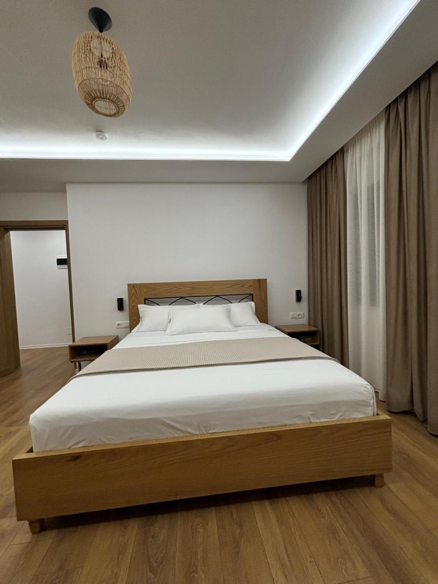 Gle-Alb Agrotourism Hotel Tepelene Eksteriør billede