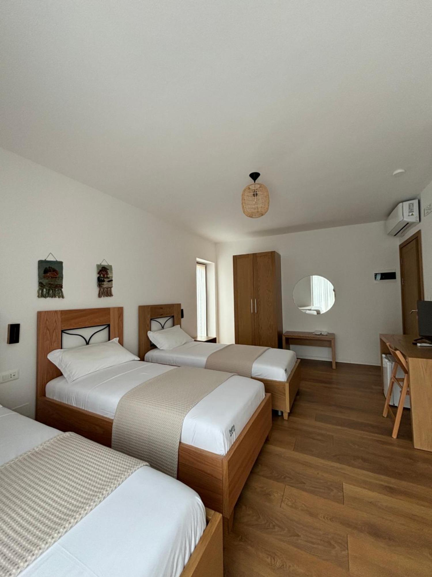 Gle-Alb Agrotourism Hotel Tepelene Eksteriør billede