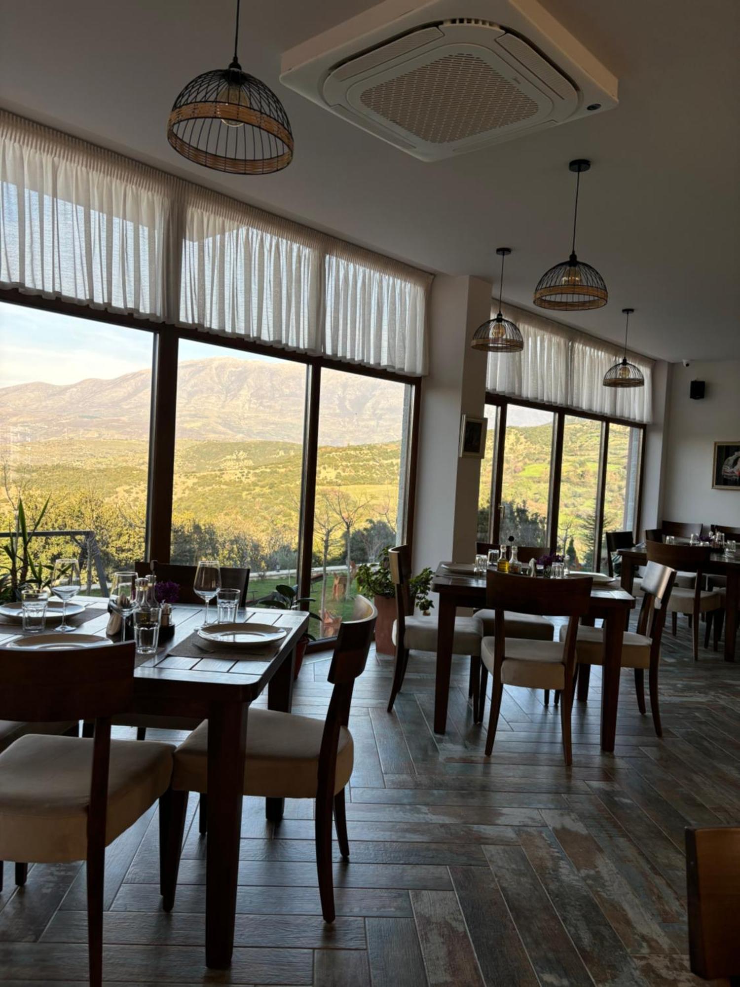 Gle-Alb Agrotourism Hotel Tepelene Eksteriør billede
