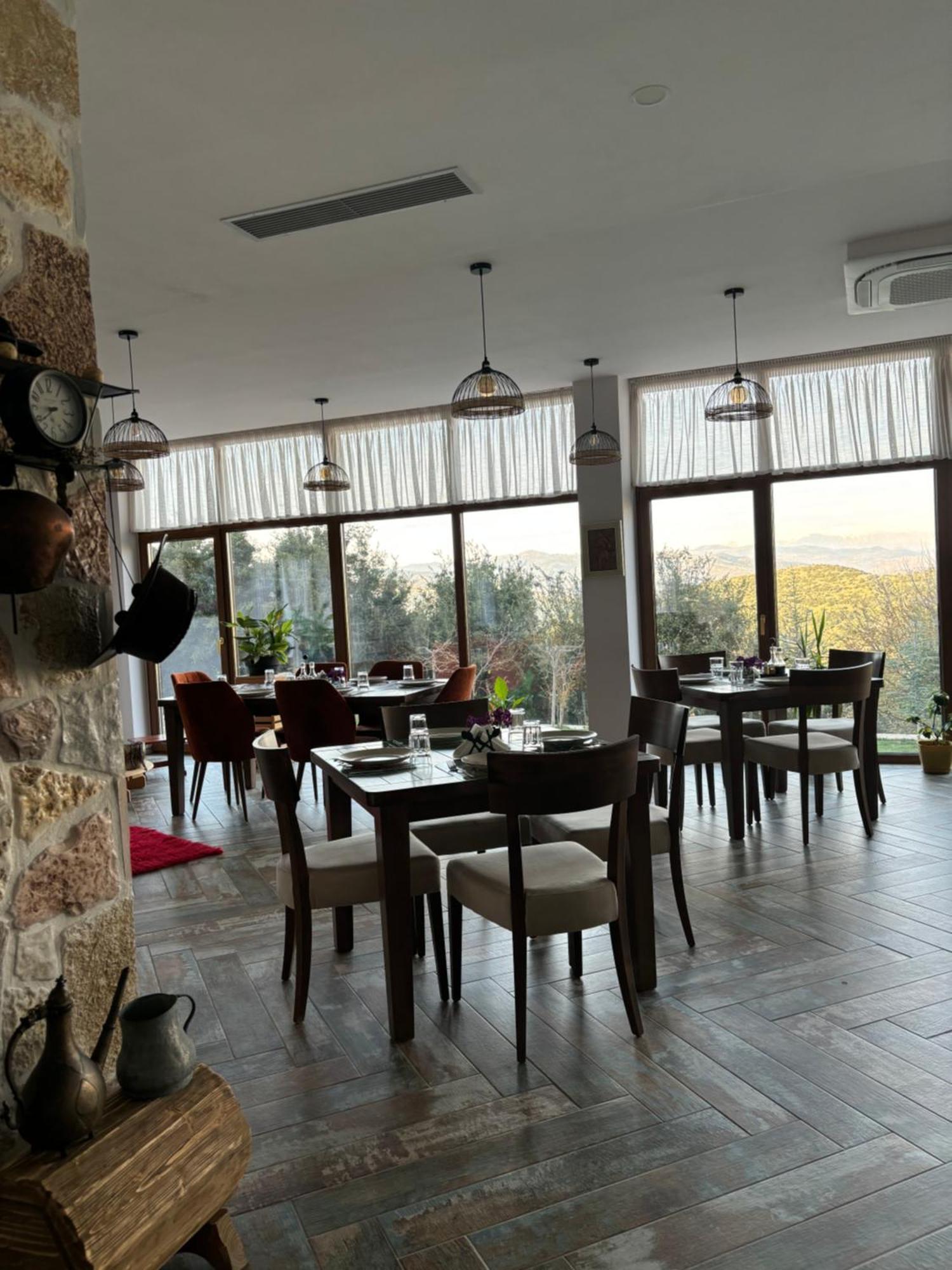 Gle-Alb Agrotourism Hotel Tepelene Eksteriør billede